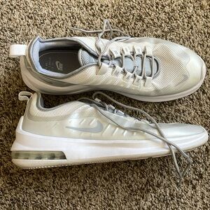 Women’s Nike Air Max Axis size 10